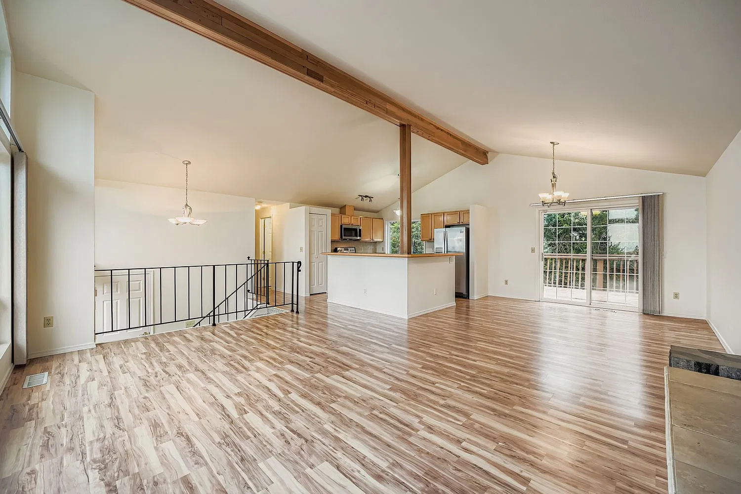 4 bed, 2300 sqft, $3,450 — Photo 3