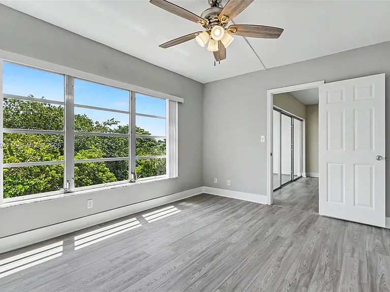 3250 N Palm Aire Dr #406 — Photo 38