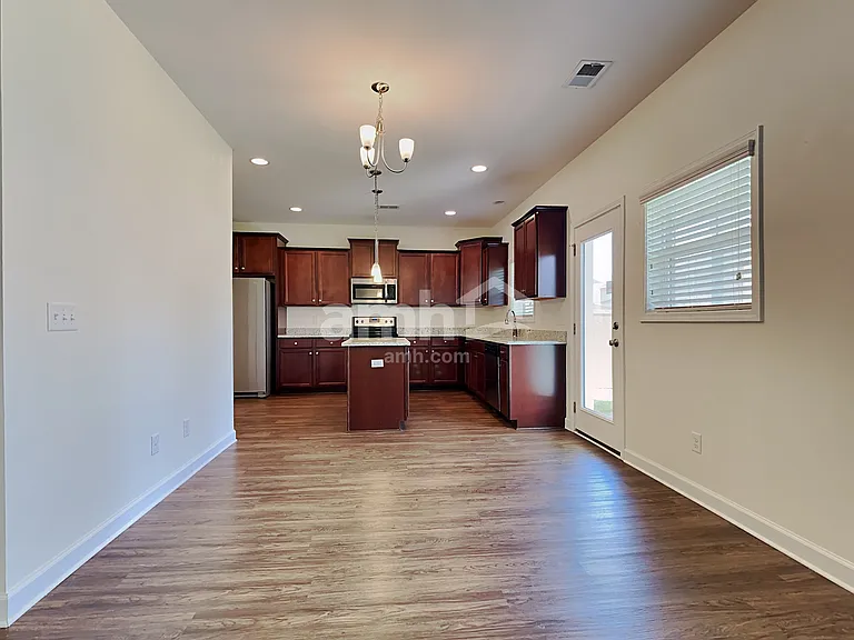 523 Lateleaf Dr — Photo 5