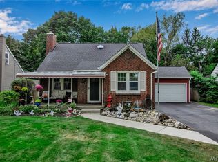 4364 Arondale Dr, Williamsville, NY 14221