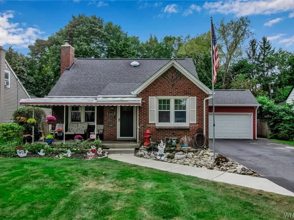 4364 Arondale Dr, Williamsville, NY 14221