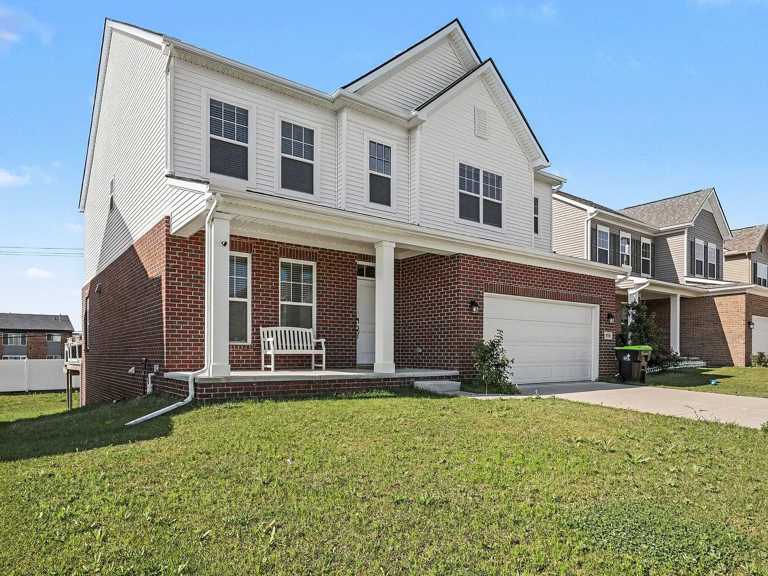 4 bed, 2.5 bath, 2872 sqft, $3,500 — Photo 2