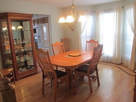 3rd image of 670 Maple Dr