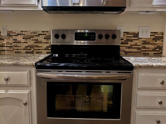 5th image of 127 Ann Bradley Dr