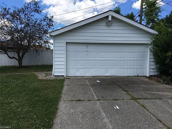 4th image of 15609 Shirley Ave