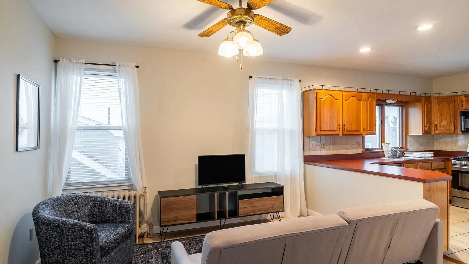 3 bed, 1107 sqft, $3,200 — Photo 2