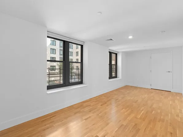 310 Clarkson Avenue image 12 of 26