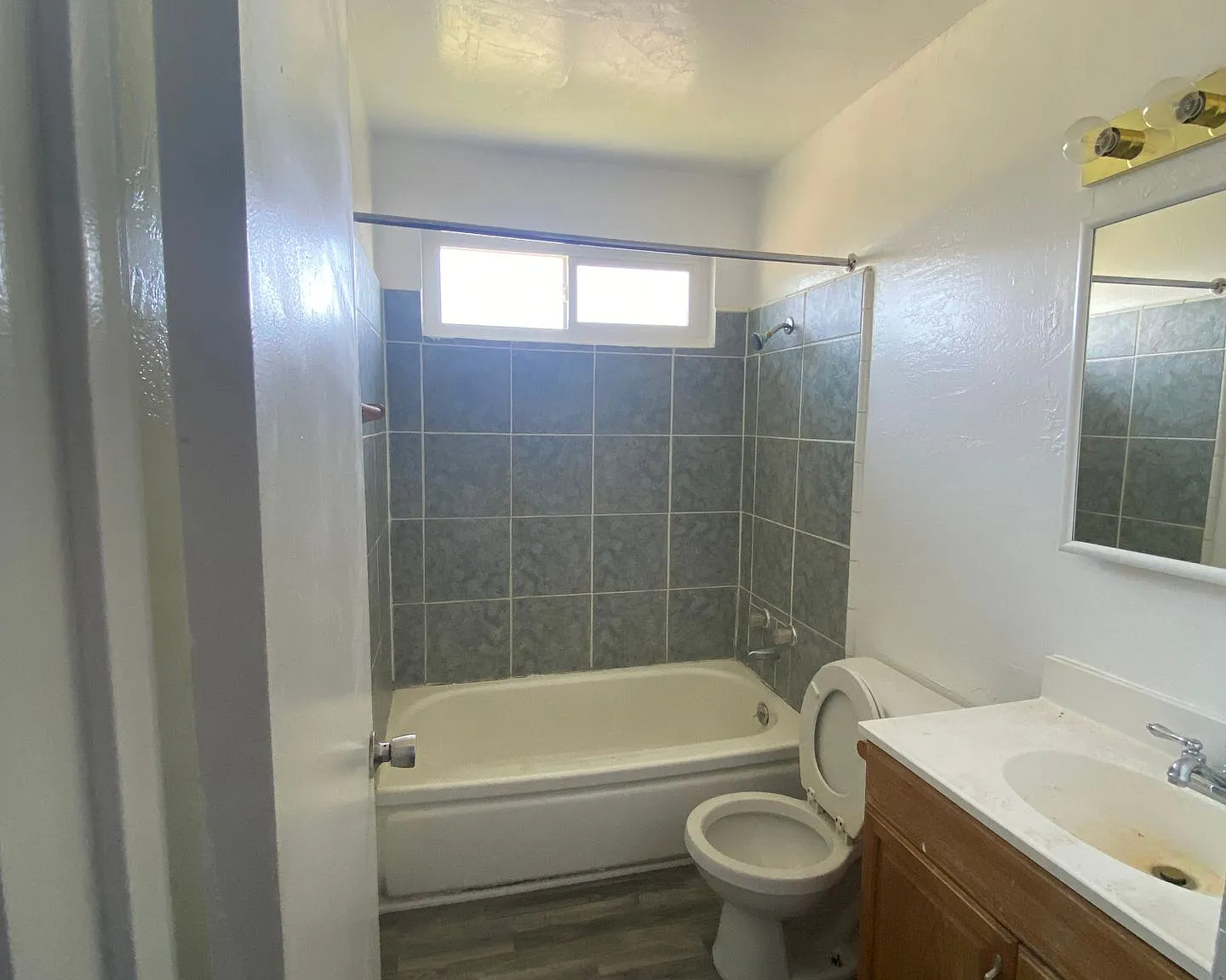 1331 Pomona Apts — Photo 3