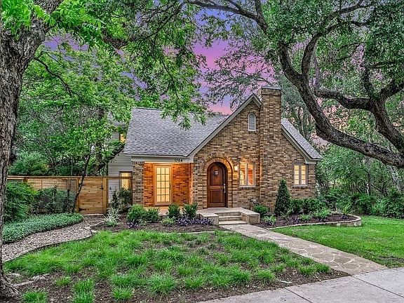 3rd image of 1704 Travis Heights Blvd