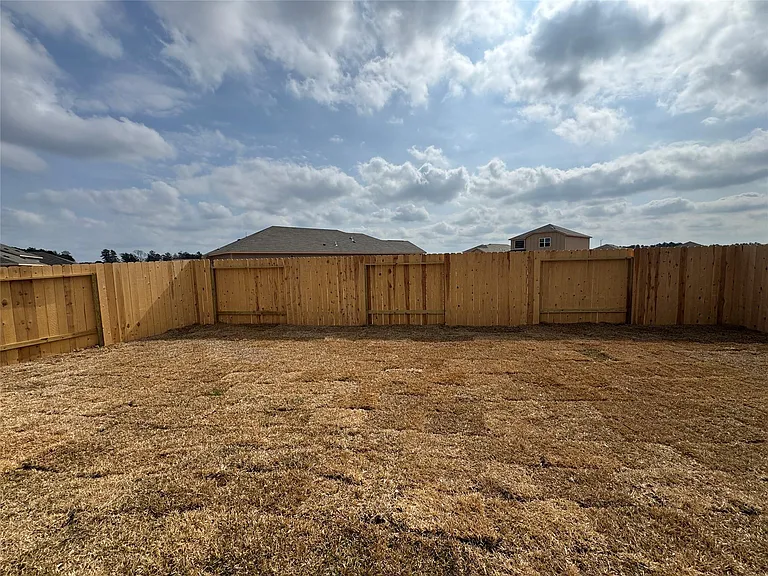 15684 Plum Brook Dr — Photo 10