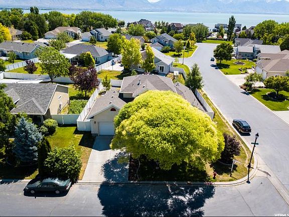 4th image of 1052 S Emerald Ct