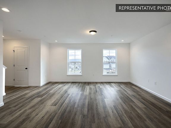 4th image of 220 Lantern Ln