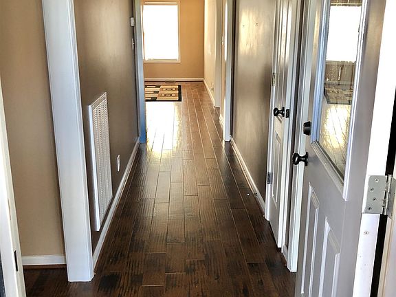 2nd image of 304 Ivy Bend Cir
