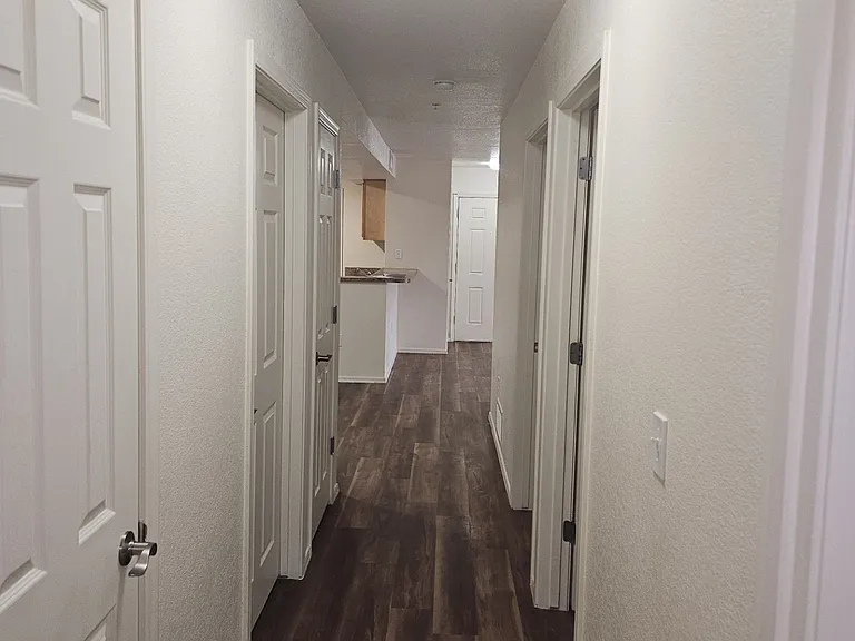 La Posada Apartments — Photo 13