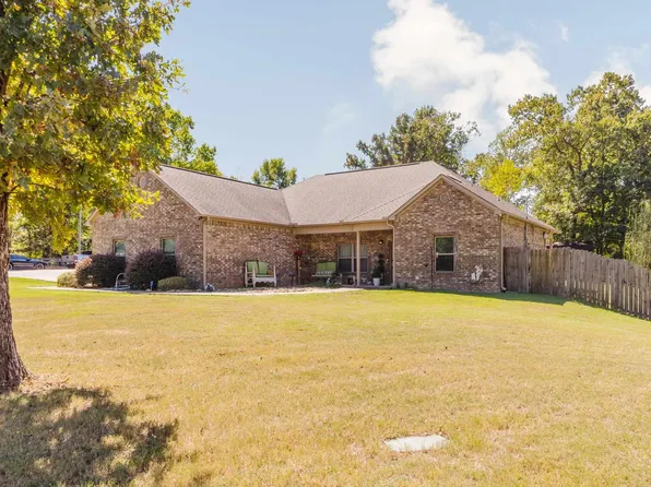861 Northgate Dr, Benton, AR 72019