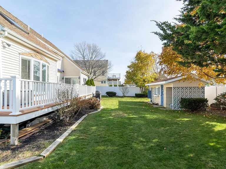 7 Lowell St — Photo 20
