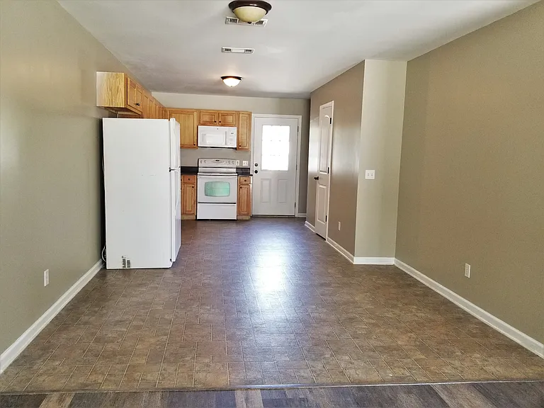 239 N Main St — Photo 4
