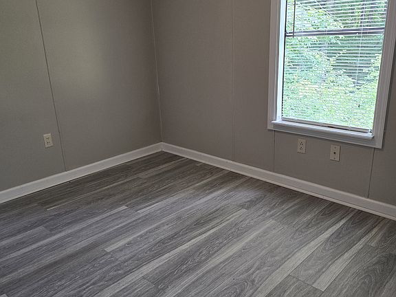5th image of 333 Nicole Dr