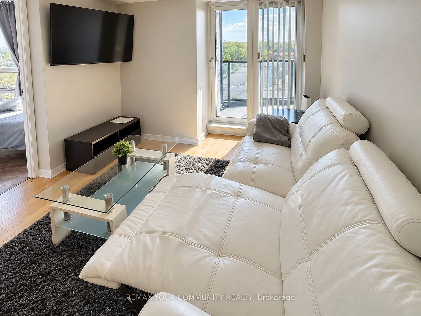 1 bed, $2,400 — Photo 4