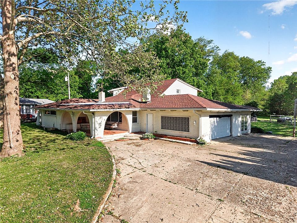 1st image of 2684 Arthur Rd