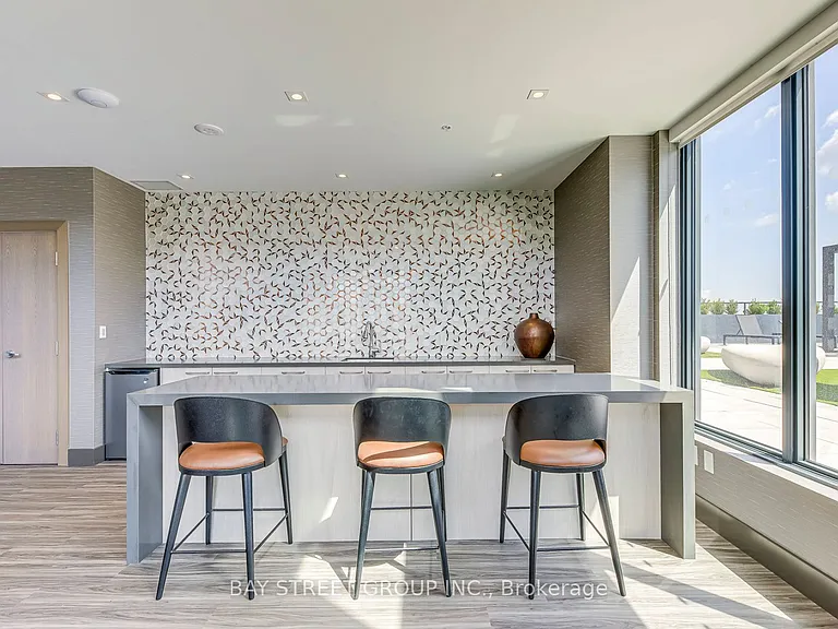 75 James St S #1504 — Photo 38