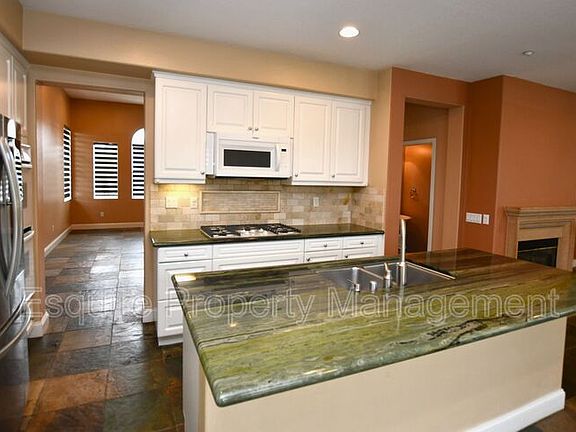 5th image of 621 Riviera Ct