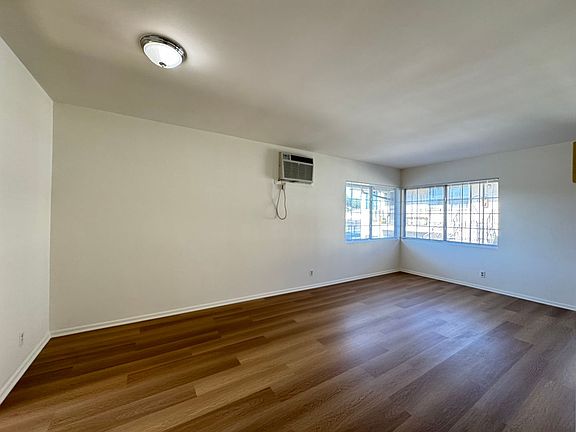2nd image of 862 Carillo Dr APT D