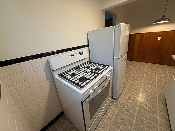 5th image of 2559 Marsh Ave #3