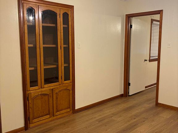 3rd image of 134 Barton Pl