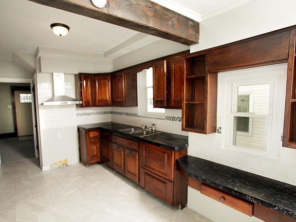2nd image of 1507 Ridgeway Pl NW