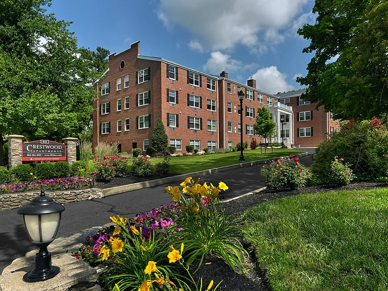 Beautifully landscaped grounds and welcoming main entry at Crestwood Apartments in Wayne, PA