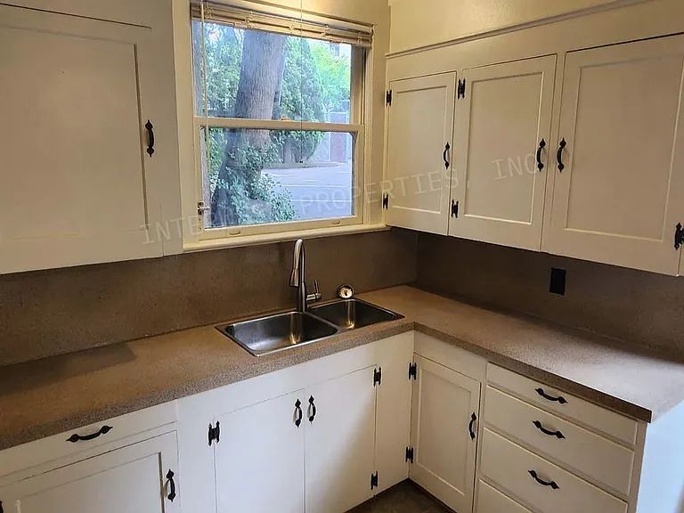 2156 NW Davis St #1 — Photo 13