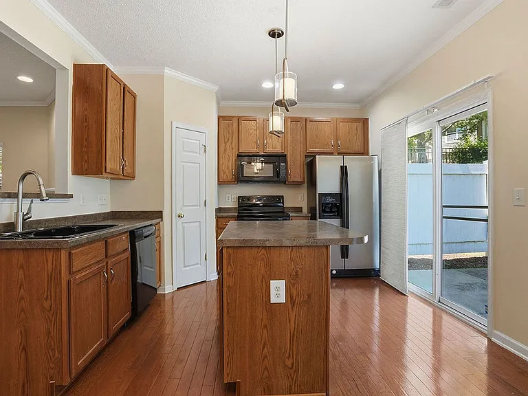 101 Fanwood Ct — Photo 14