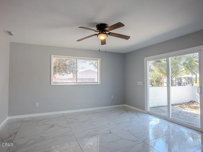 4402 Cindy Ln — Photo 12