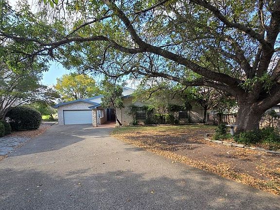 3rd image of 2212 Rock Creek Dr