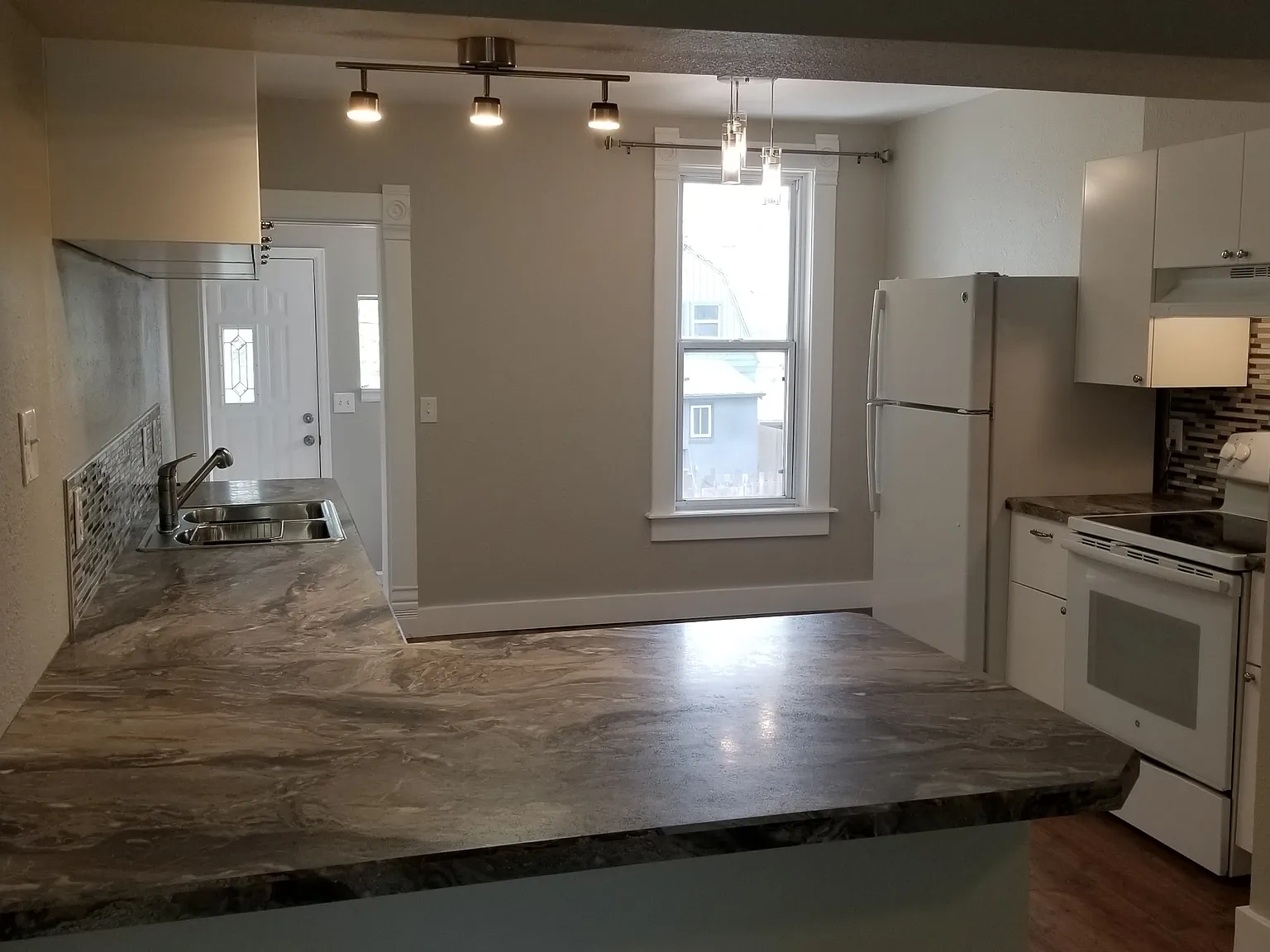 2 bed, 748 sqft, $2,197 — Photo 4