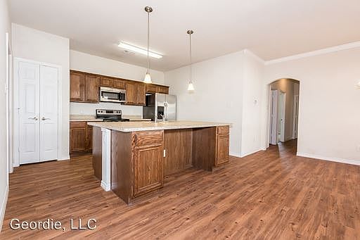 5th image of 1004 Newcastle Dr