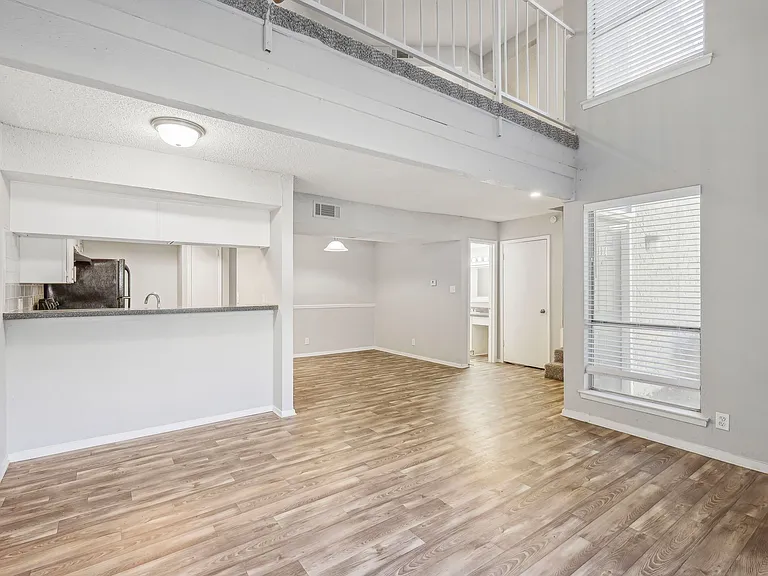 Hollyhills Apartments — Photo 16
