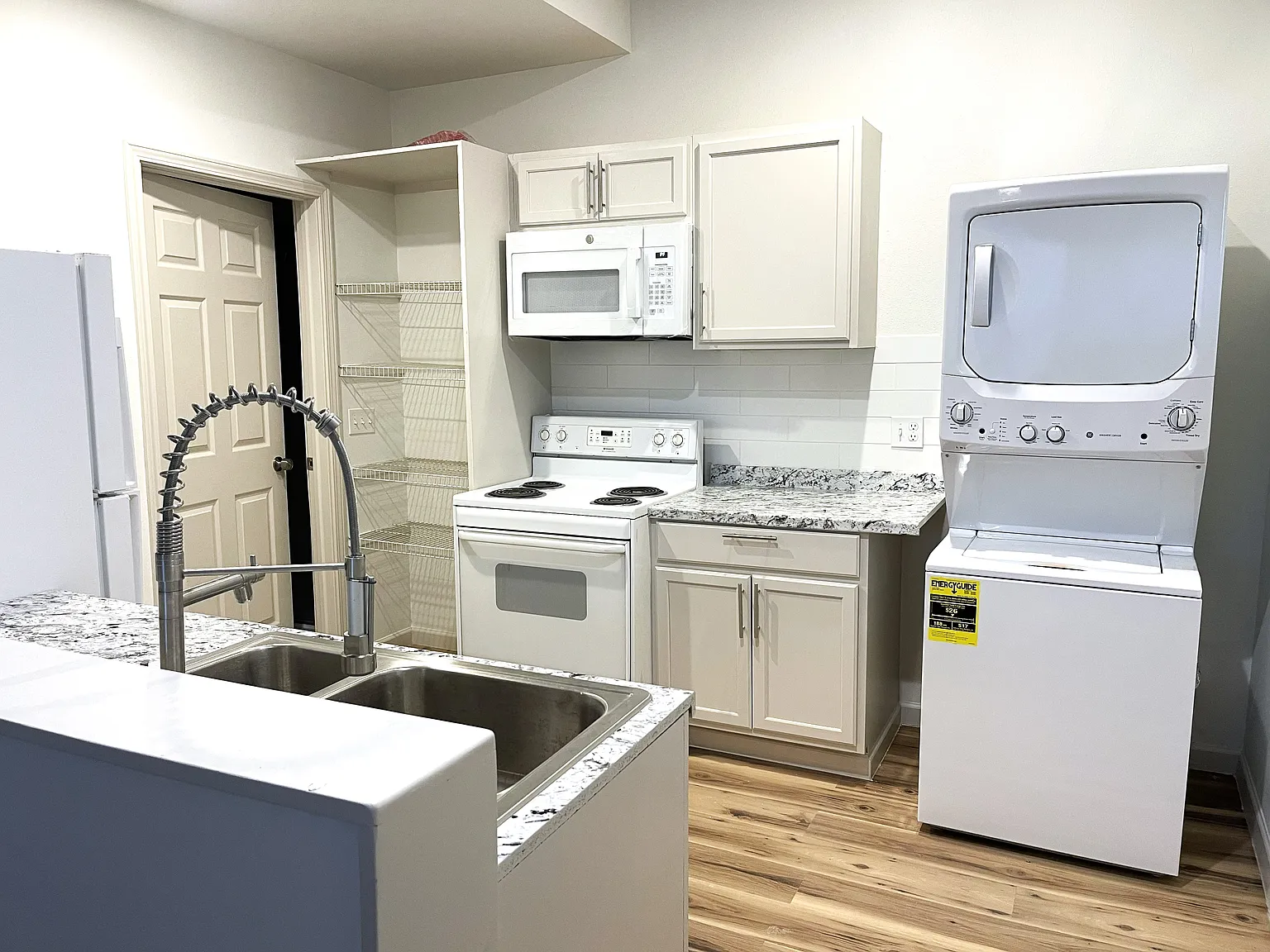 Studio, 400 sqft, $850 — Photo 3