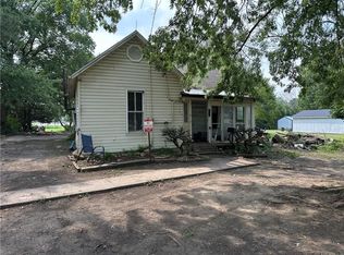 904 S Clay St, Holden, MO 64040