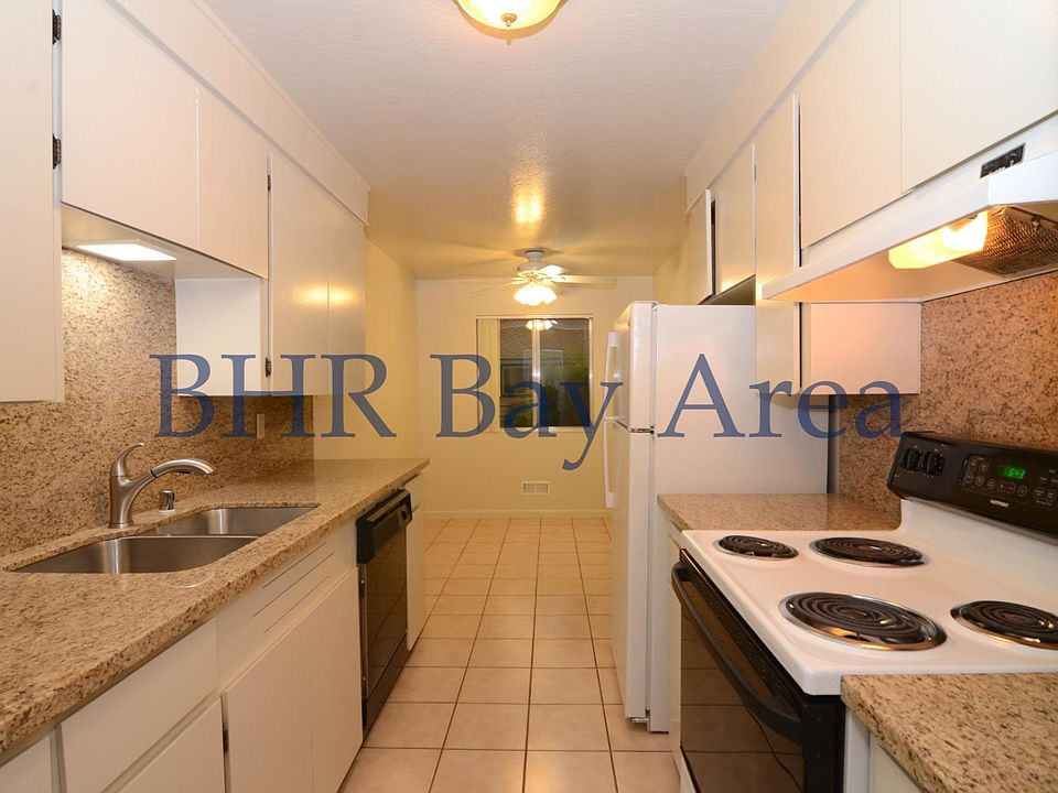 Kitchen ; Dining Room