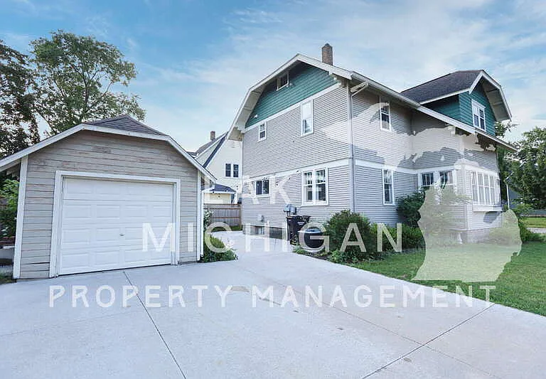 533 E Central Ave — Photo 16