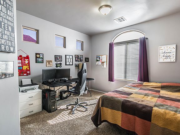 4th image of 838 Holly Park Ave