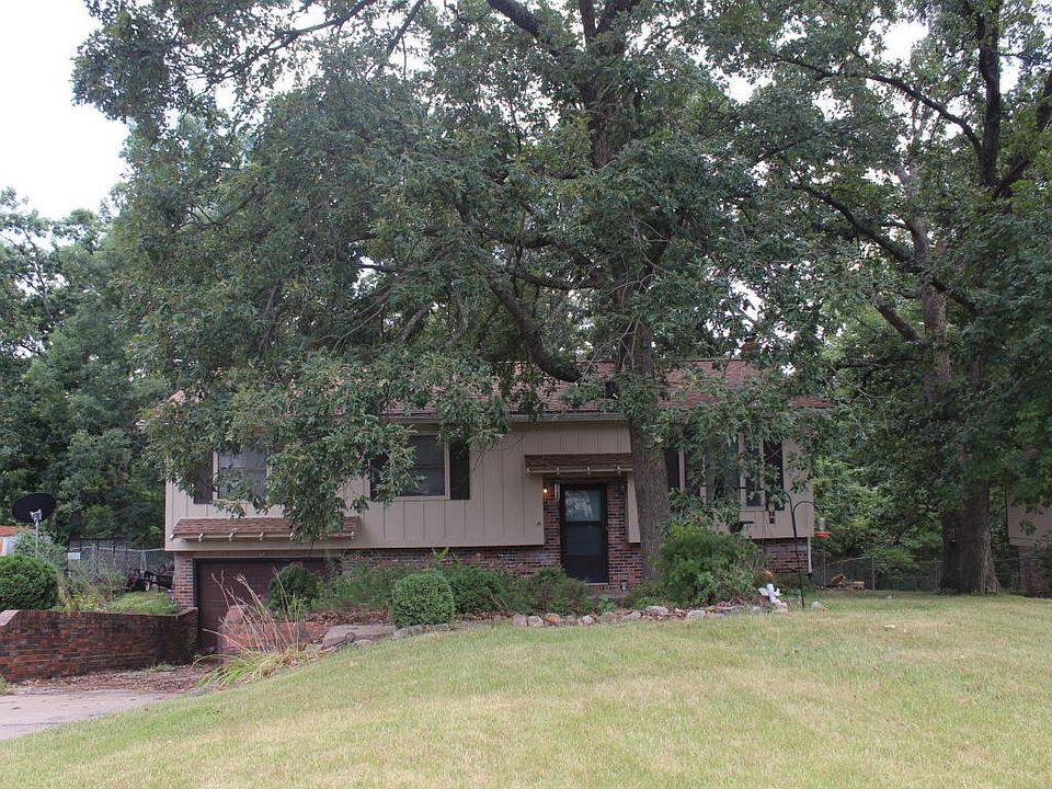 1st image of 3915 Randall Dr