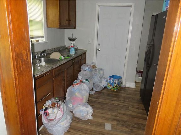 5th image of 3938 Myrtle Ave