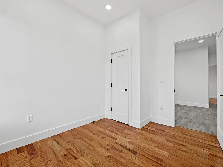 68 E 43rd St #2R — Photo 4