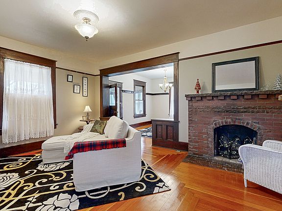 5th image of 601 W Albany Avenue