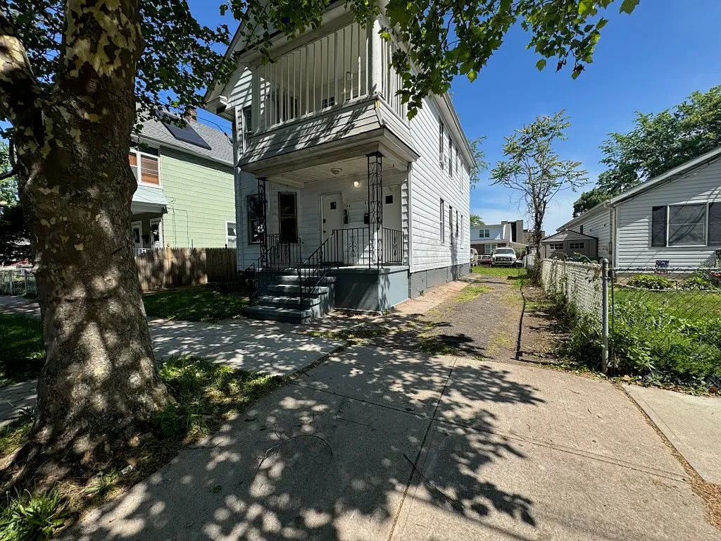 3 bed, 1200 sqft, $1,845 — Photo 4