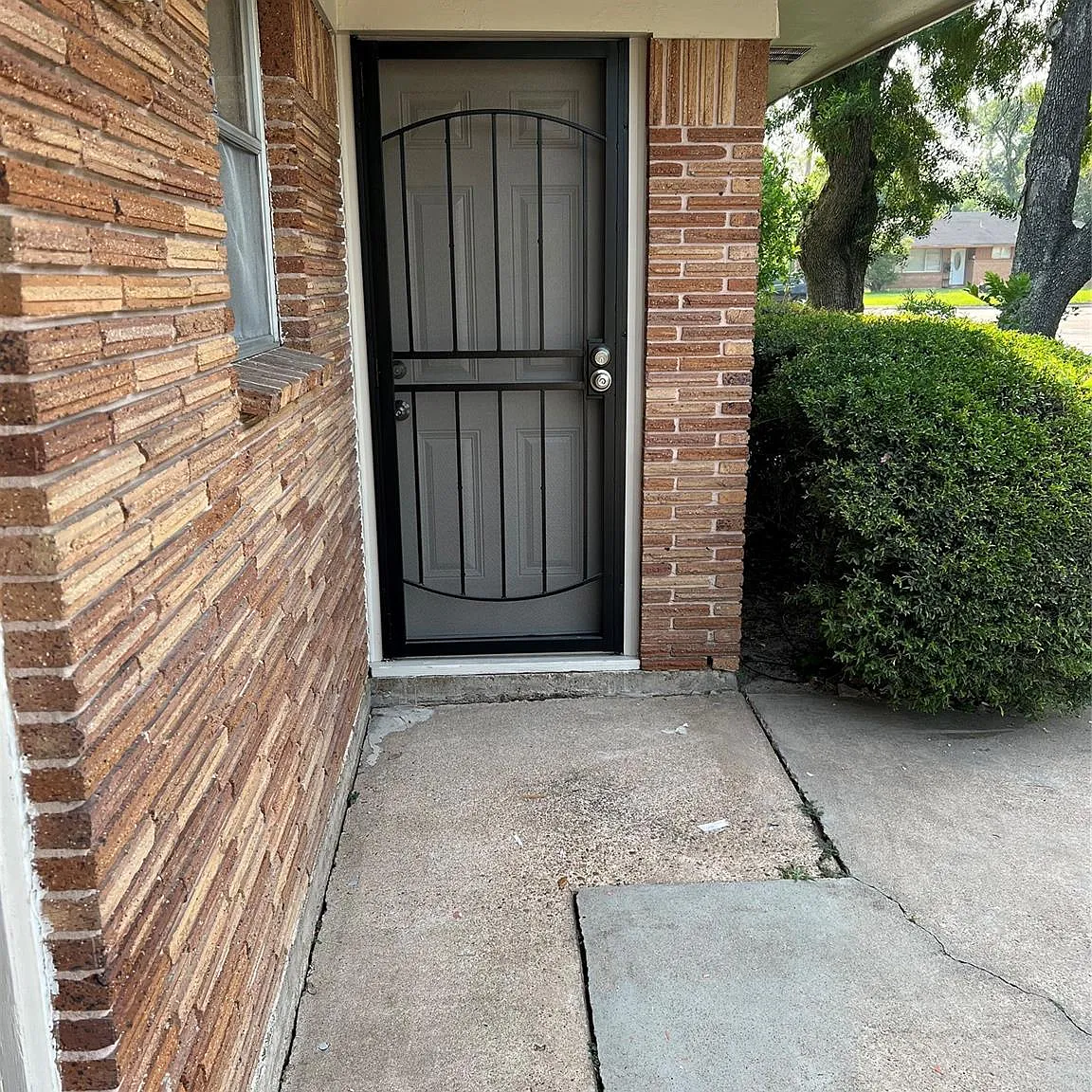 4 bed, 2.0 bath, 1557 sqft, $2,000 — Photo 4