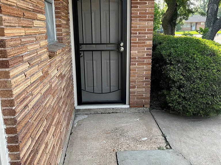 10503 Homestead Rd — Photo 4